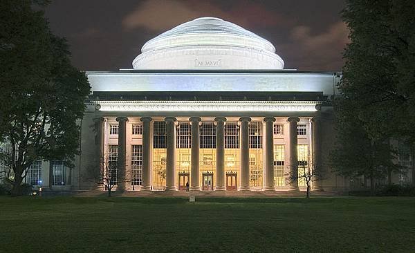 800px-MIT_Dome_night1