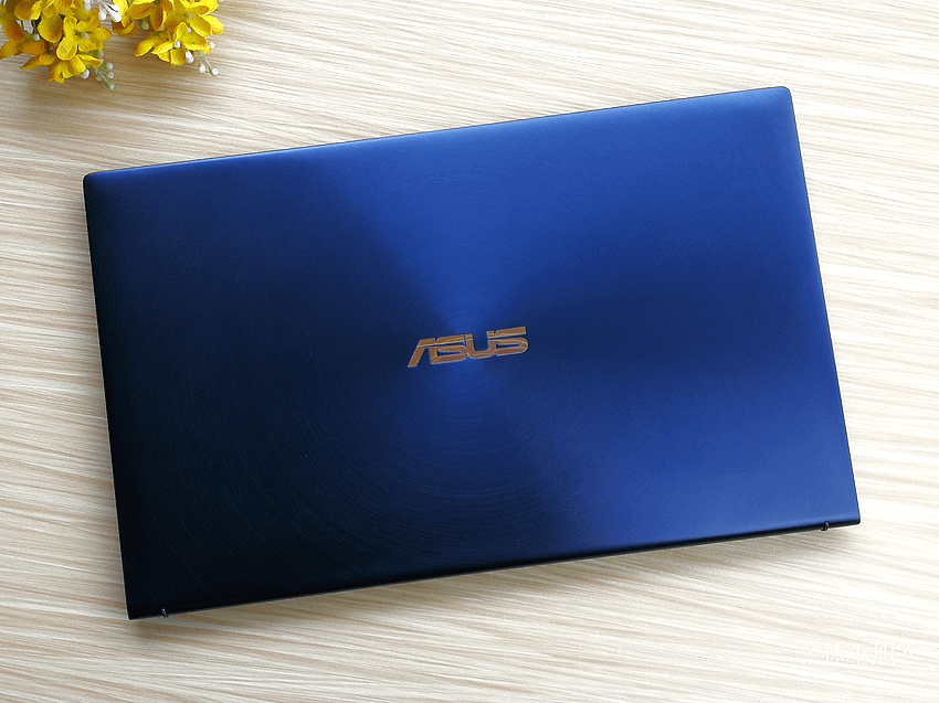 ASUS 華碩 ZenBook 15 筆記型電腦開箱 (ifans 林小旭) (6).png