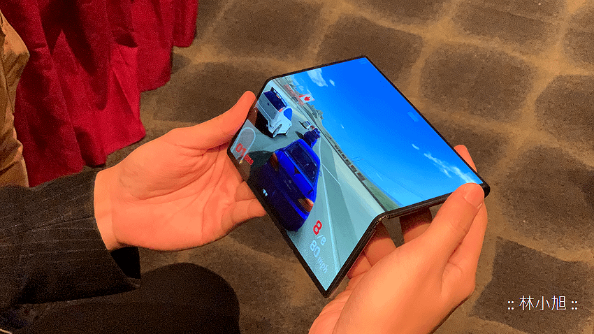近距離直擊HUAWEI Mate X 折疊螢幕手機 (ifans 林小旭) (25).png