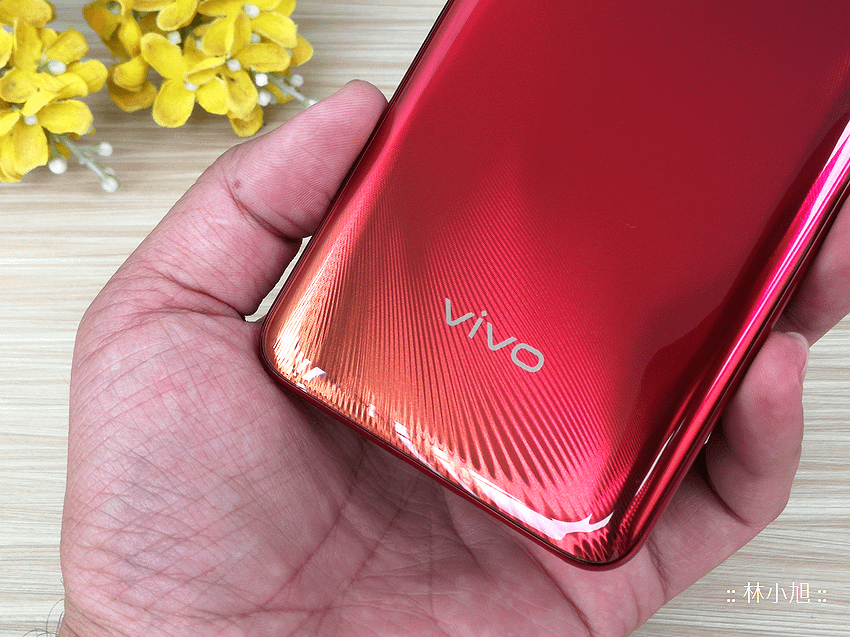 vivo V15V15 Pro 全螢幕前鏡頭升降手機開箱 (ifans 林小旭) (24).png