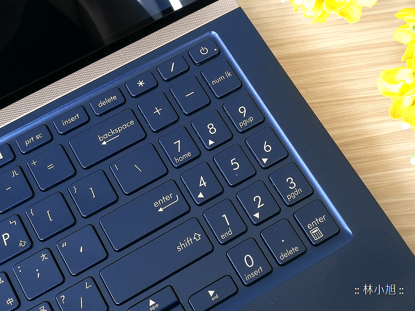 ASUS ZenBook 15 UX534FT 智慧觸控板 ScreenPad 2.0 筆電開箱 (ifans 林小旭) (16).png