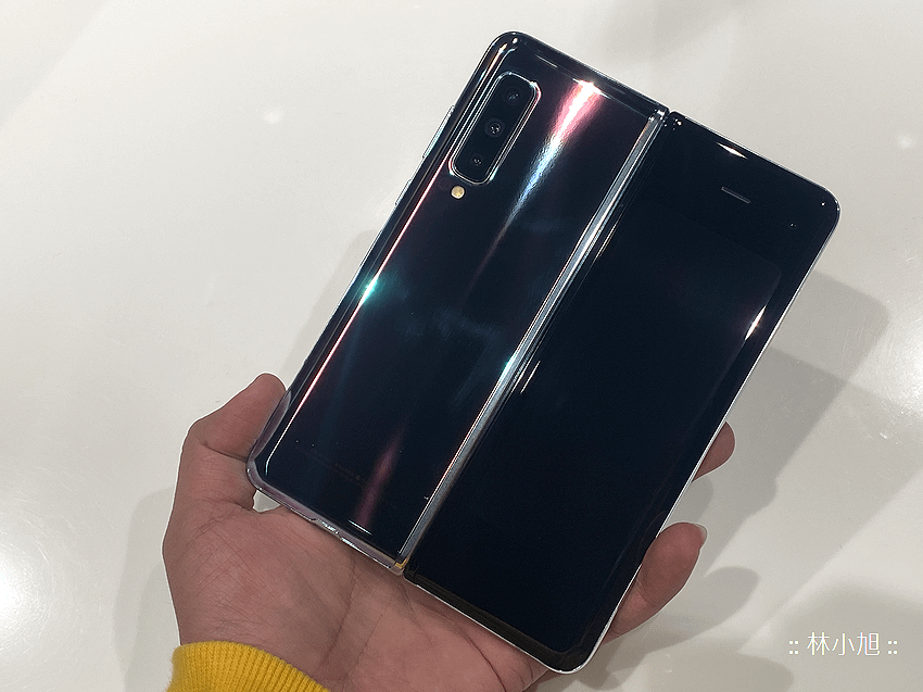 Samsung Galaxy Fold 開箱 (ifans 林小旭) (12).png