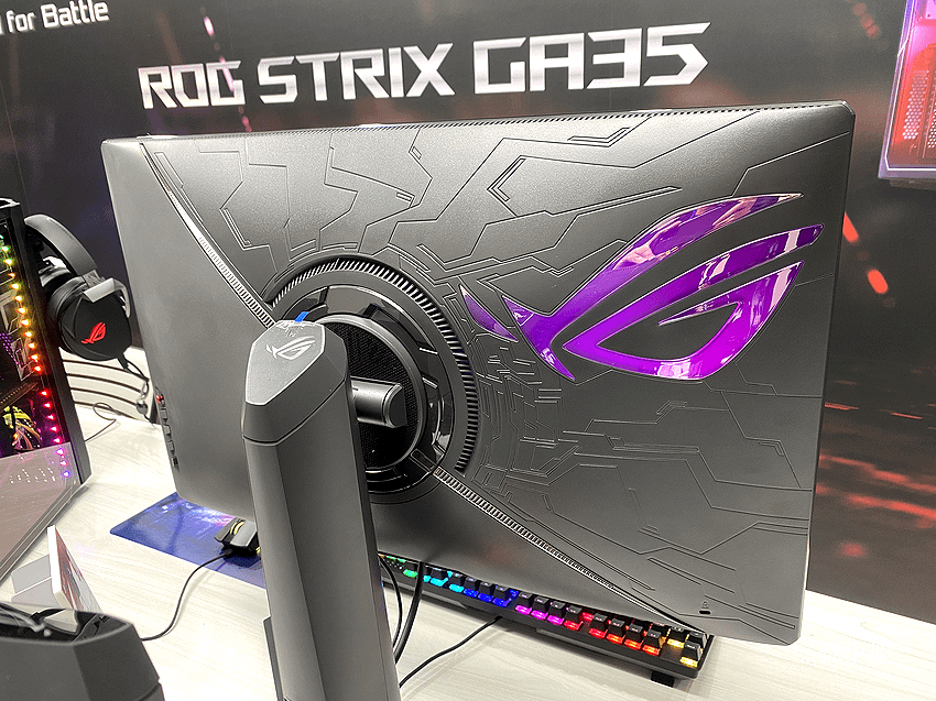 桌上的酷炫配備！ROG Swift 360Hz、PG32UQX 電競螢幕以及 ROG Strix GA15、ROG Strix GA35 電競桌機 (ifans 林小旭) (10).png