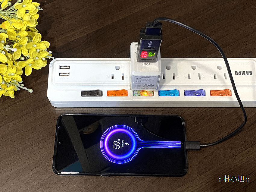 imos PD3.0 與 QC3.0 雙模雙孔閃電充電器開箱 (ifans 林小旭) (19).png