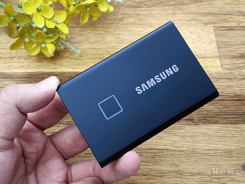 SAMSUNG 三星 T7 Touch 500GB SSD 固態硬碟經典黑開箱 (ifans 林小旭) (9).png