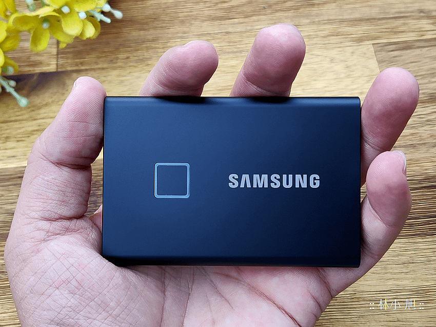 SAMSUNG 三星 T7 Touch 500GB SSD 固態硬碟經典黑開箱 (ifans 林小旭) (11).png