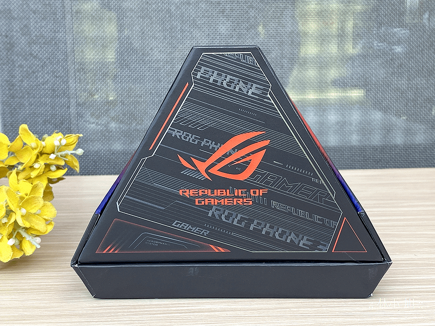 ROG Phone 3 電競手機開箱 (ifans 林小旭) (12).png