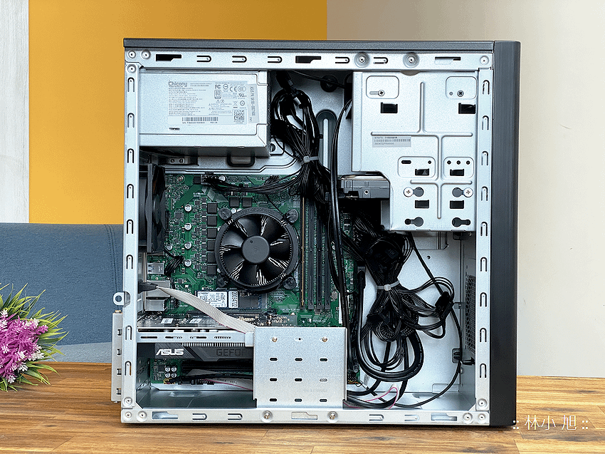 ASUS ExpertCenter W7 Tower (W700TA) 開箱 (ifans 林小旭) (14).png