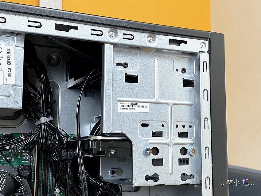 ASUS ExpertCenter W7 Tower (W700TA) 開箱 (ifans 林小旭) (19).png