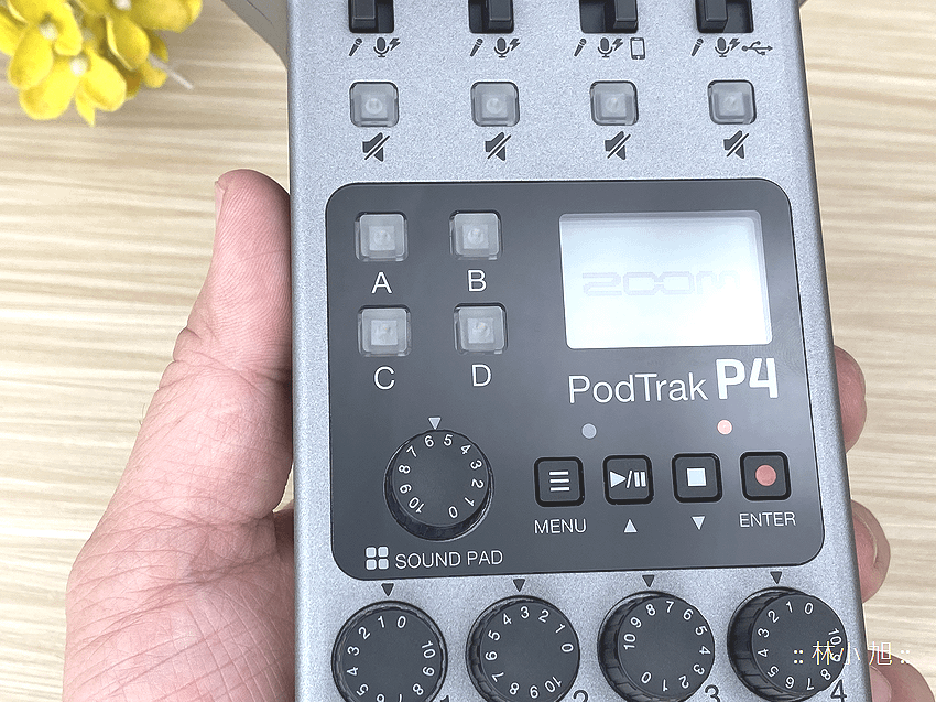 Zoom PodTrak P4 Podcast 錄音機開箱 (ifans 林小旭) (15).png