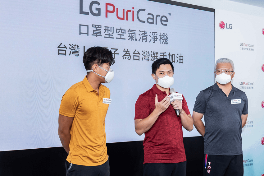 04-空手道國手王翌達(中)大推升級LG PuriCare 口罩型空氣清淨機的VoiceON隱藏式語音裝置 ，讓他與教練溝通不受阻礙。.png