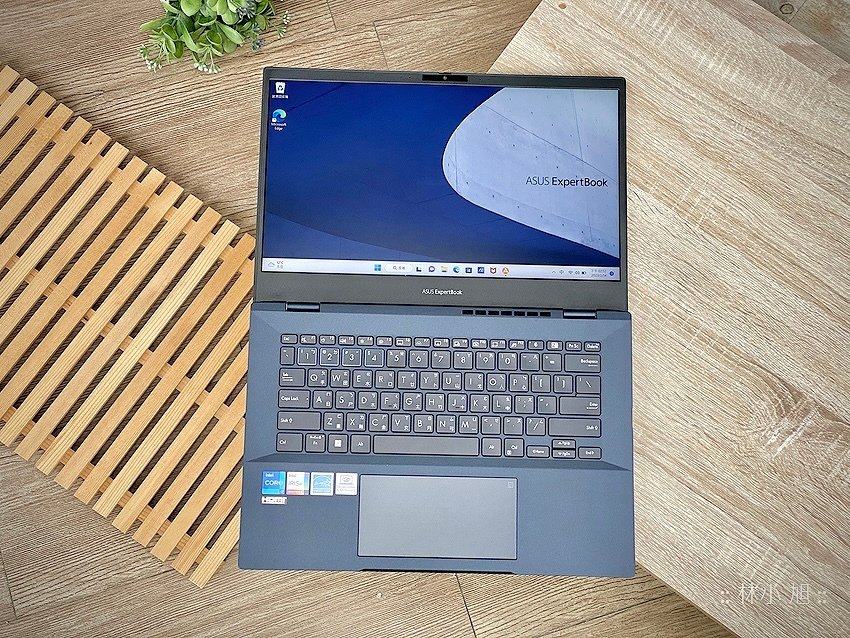 ASUS ExpertBook B5 (B5402CBA) 商用筆電開箱 (ifans 林小旭) (19).png