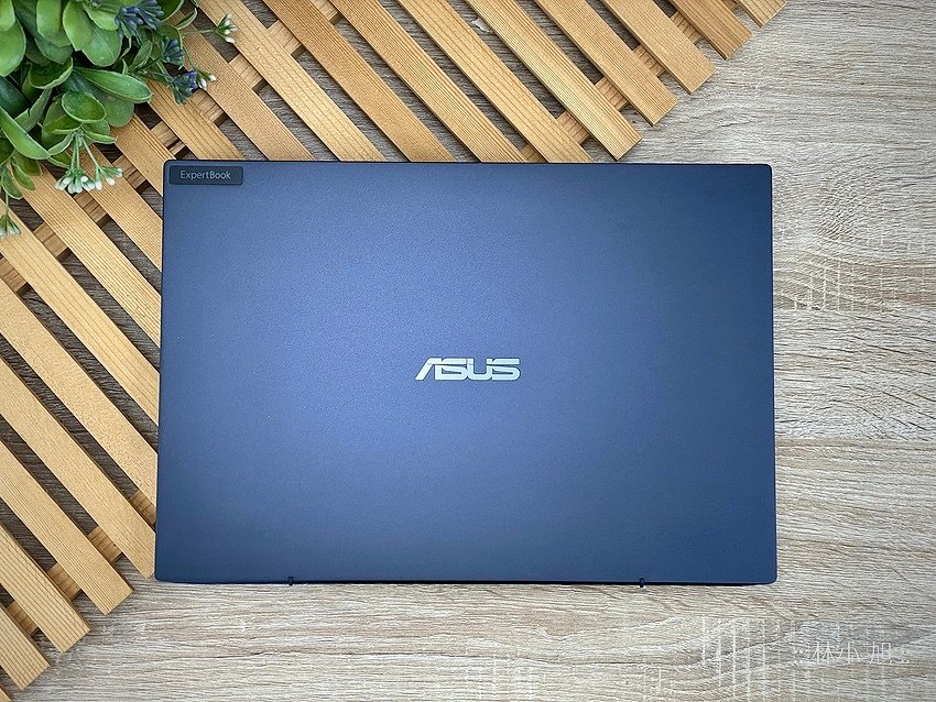 ASUS ExpertBook B5 (B5402CBA) 商用筆電開箱 (ifans 林小旭) (1).png