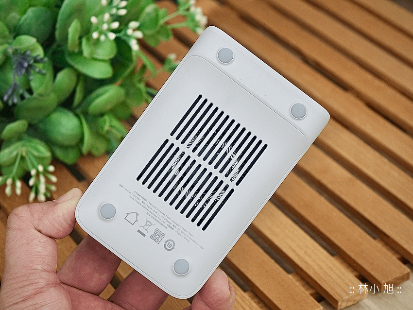 vivo 第二代 50W 立式無線充電座開箱 (ifans 林小旭) (8).png