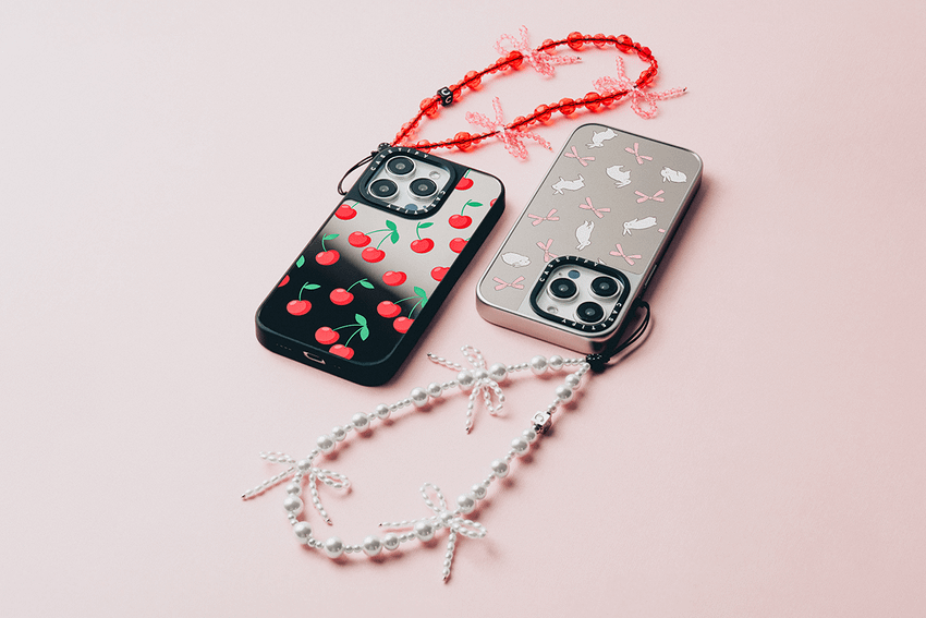 圖4. CASETiFY 推出雪花白與櫻桃紅兩種顏色的蝴蝶結手機吊飾.png