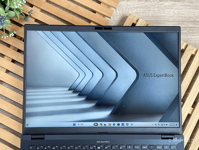 華碩 ASUS ExpertBook B3 (B3604) 創作筆電開箱與體驗分享 (ifans 林小旭) (18).png