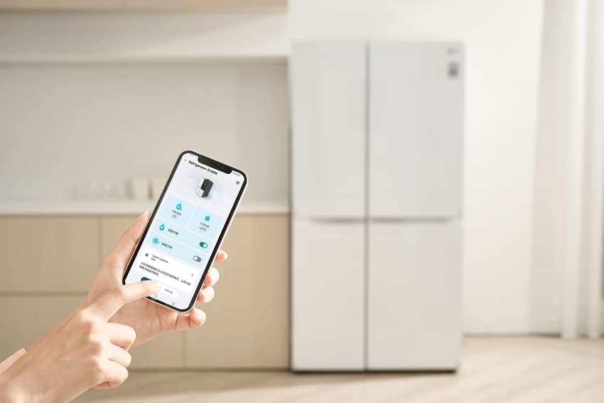 【新聞圖片7】LG 冰箱內見WiFi可連接LG ThinQ操控，使用手機就能輕鬆控制家中冰箱.png