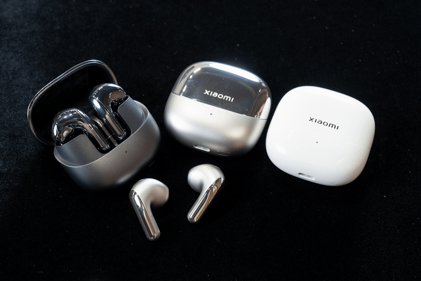 07. Xiaomi Buds 5 搭載高通 aptX Lossless 低失真格式，支援 16bit44.1kHz 高解析無損檔案，最高傳輸速率可達 1.2Mbps，呈現媲美親臨現場原聲，滿滿細節纖毫畢現。.png