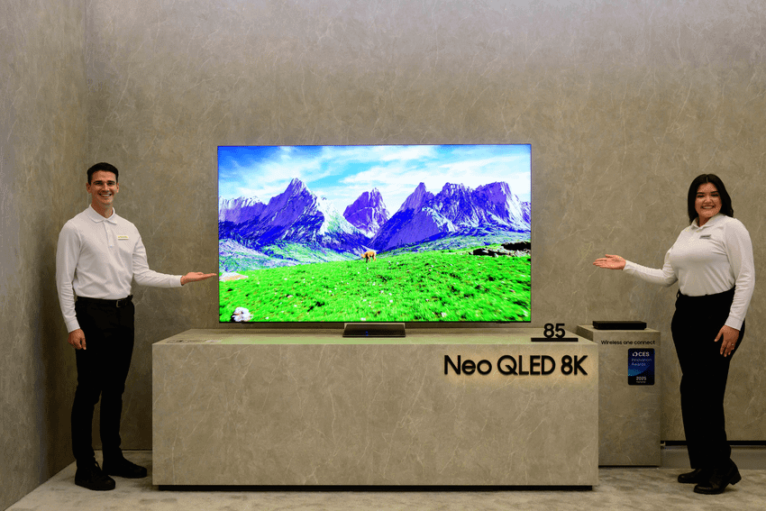 【新聞圖片2】三星於First Look 2025推出最新旗艦智慧顯示器Neo QLED 8K QN990F，其採用超薄極簡設計並結合頂尖科技與優雅美學，是一款具備先進功能與洗鍊外型的頂級家庭娛樂裝置。.png