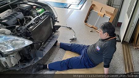 台中市 推薦修車廠 日產 J32 漏水換水箱順便更換冷排