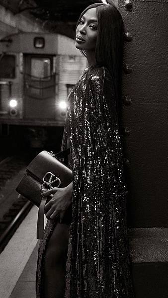 Naomi-Campbell-Valentino-Vring-Campaign01.jpg