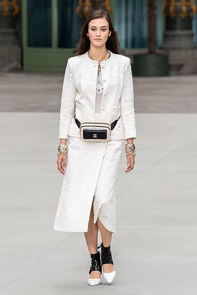 Greta Varlese - Chanel 2020 Resort.jpg