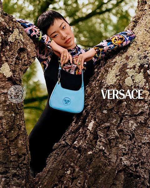 Versace-Pre-Fall-2021-Campaign04.jpg