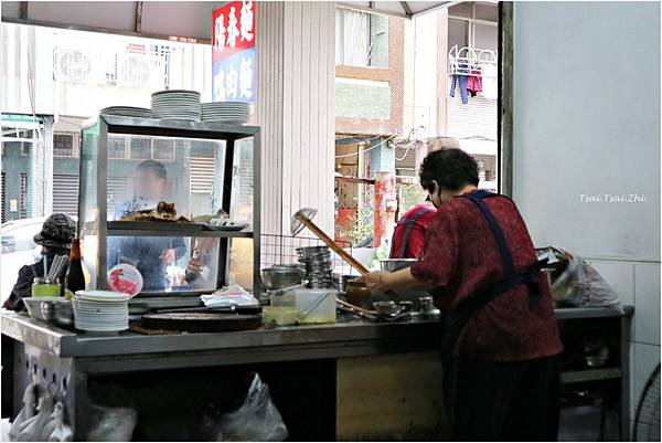 [高雄新興]阿芬仔鴨肉麵｜隱藏在住宅巷弄中，經濟實惠又好吃的