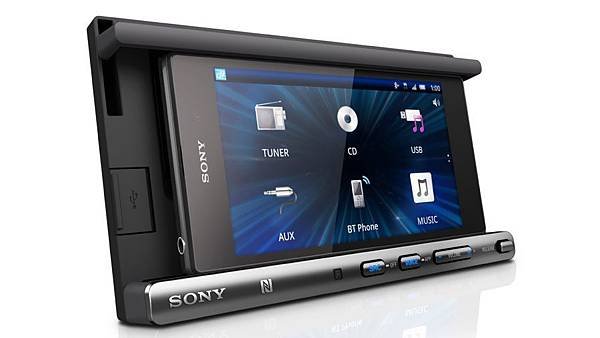 XSP-N1BT_Angle_with_Xperia_Blue_MED-size-900-80