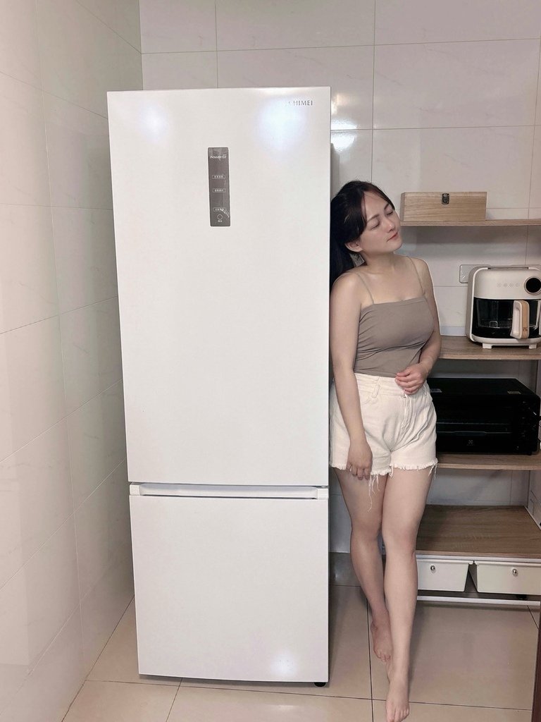 小廚房煥然一新！【奇美電冰箱UR-B330VB】時尚窄身、上