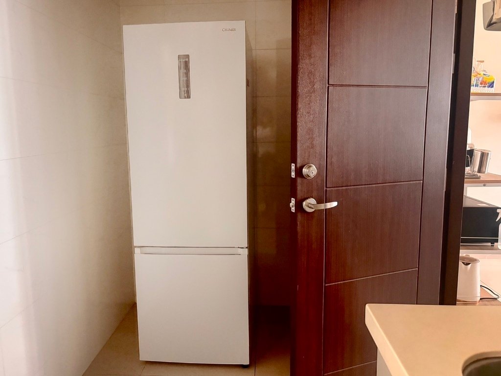 小廚房煥然一新！【奇美電冰箱UR-B330VB】時尚窄身、上
