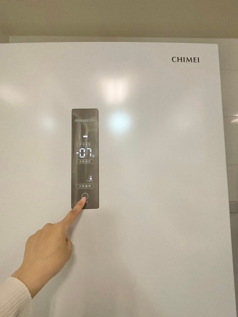 小廚房煥然一新！【奇美電冰箱UR-B330VB】時尚窄身、上