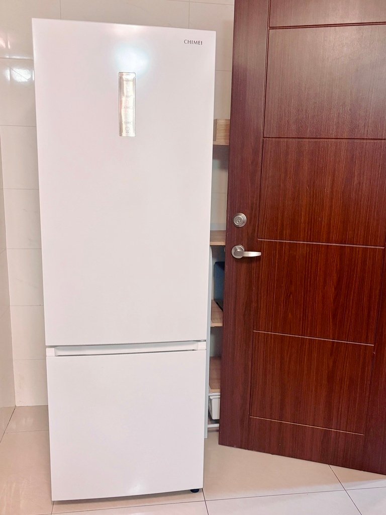 小廚房煥然一新！【奇美電冰箱UR-B330VB】時尚窄身、上