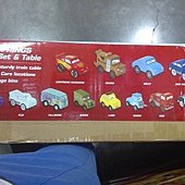 981197 KidKraft Disney Cars Radiator Springs Race Track and Play Table 迪士尼汽車總動員軌道車組 126x86x40公分 90件以上零件 3歲以上 4479 06.jpg