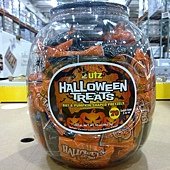 389226 UTZ Halloween Pretzel 萬聖節餅乾桶 992.2公克 329 02.jpg