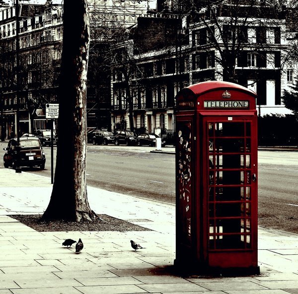 Red_phone_by_Schneeengel.jpg