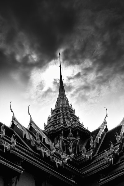 Mordor_in_Bangkok_by_lennyconil.jpg