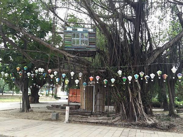 鐵花村