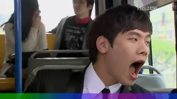 童顏公車吃糖果.gif