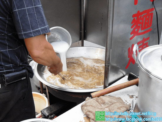 生炒鴨肉焿-焿的製作過程3.png