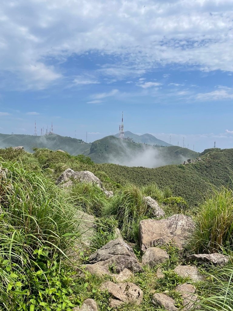 新北三芝｜搭公車去爬山｜小觀音山西峰小O輕鬆走