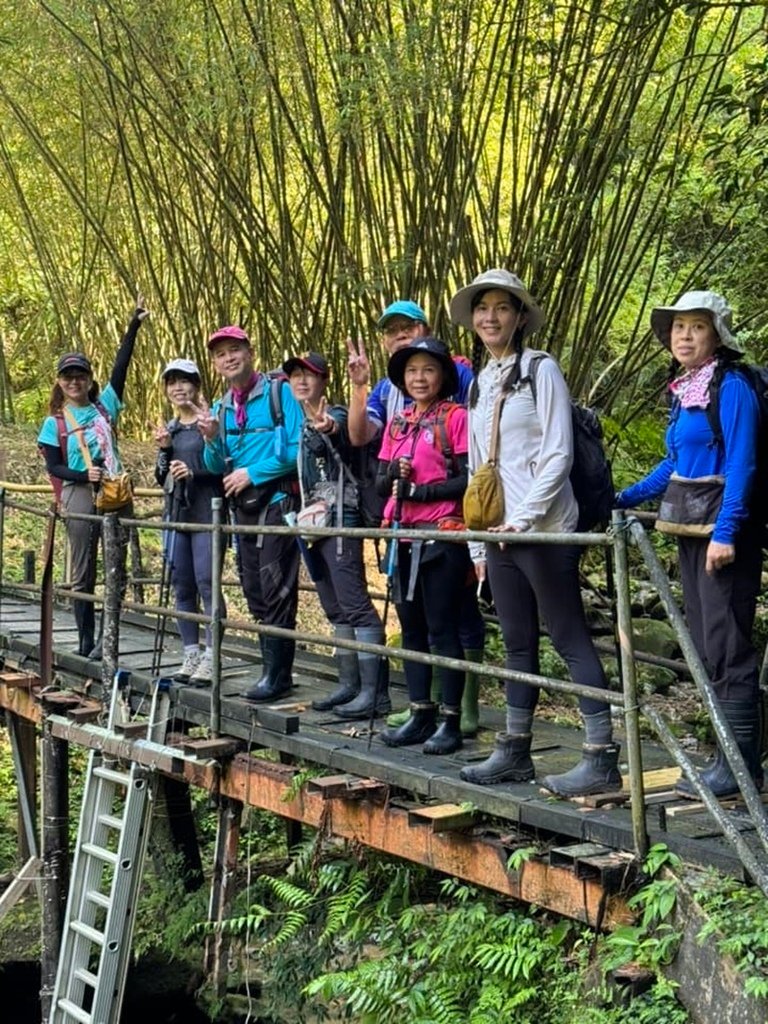 新北石碇｜搭公車去爬山｜一坑越嶺古道(紙寮坑古道-九層坪-耳