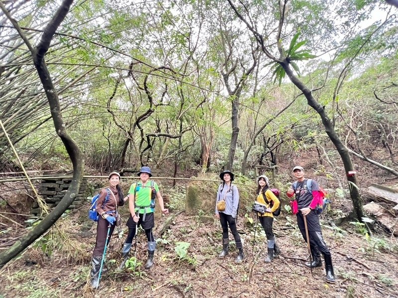 新北貢寮｜搭火車去爬山｜虎子山古道下大里天公廟吃平安粥（20