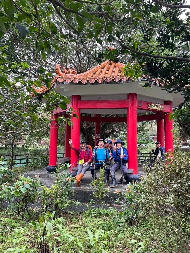 新北萬里｜搭公車去爬山｜大路嶺古道-瑪鋉山-萬里國中-大湖古