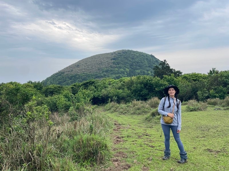 台北士林｜搭公車去爬山｜二刷台版的富士山-陽明山後山磺嘴山生