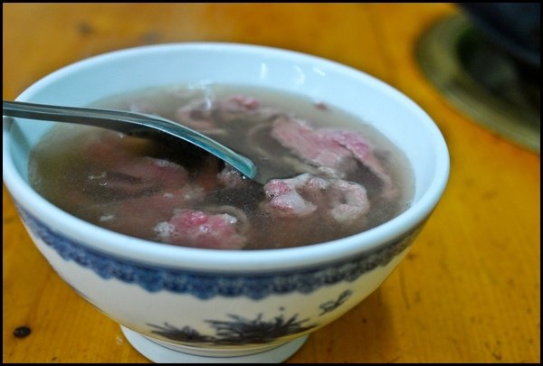  鴻品牛肉湯