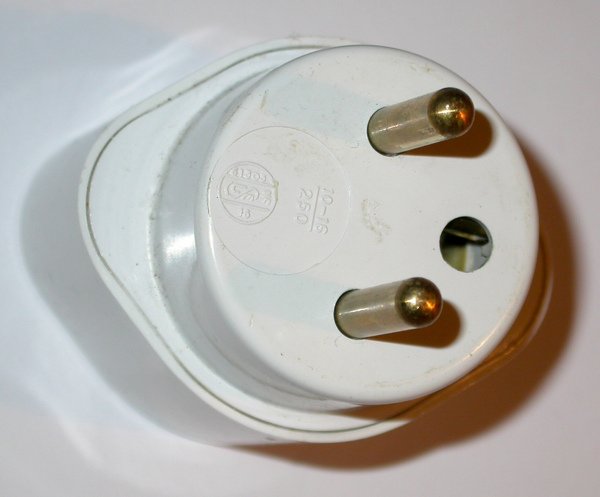 TYPE E French_plug_and_socket.jpg