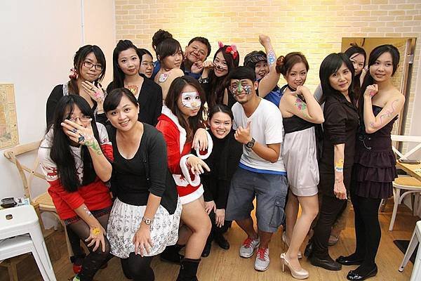 1466134_780209531993539_1037913959_n李.jpg