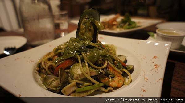 bite2eat青醬綜合海鮮麵.JPG