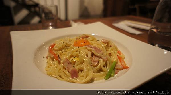 bite2eat義大利培根奶油蛋黃麵.JPG